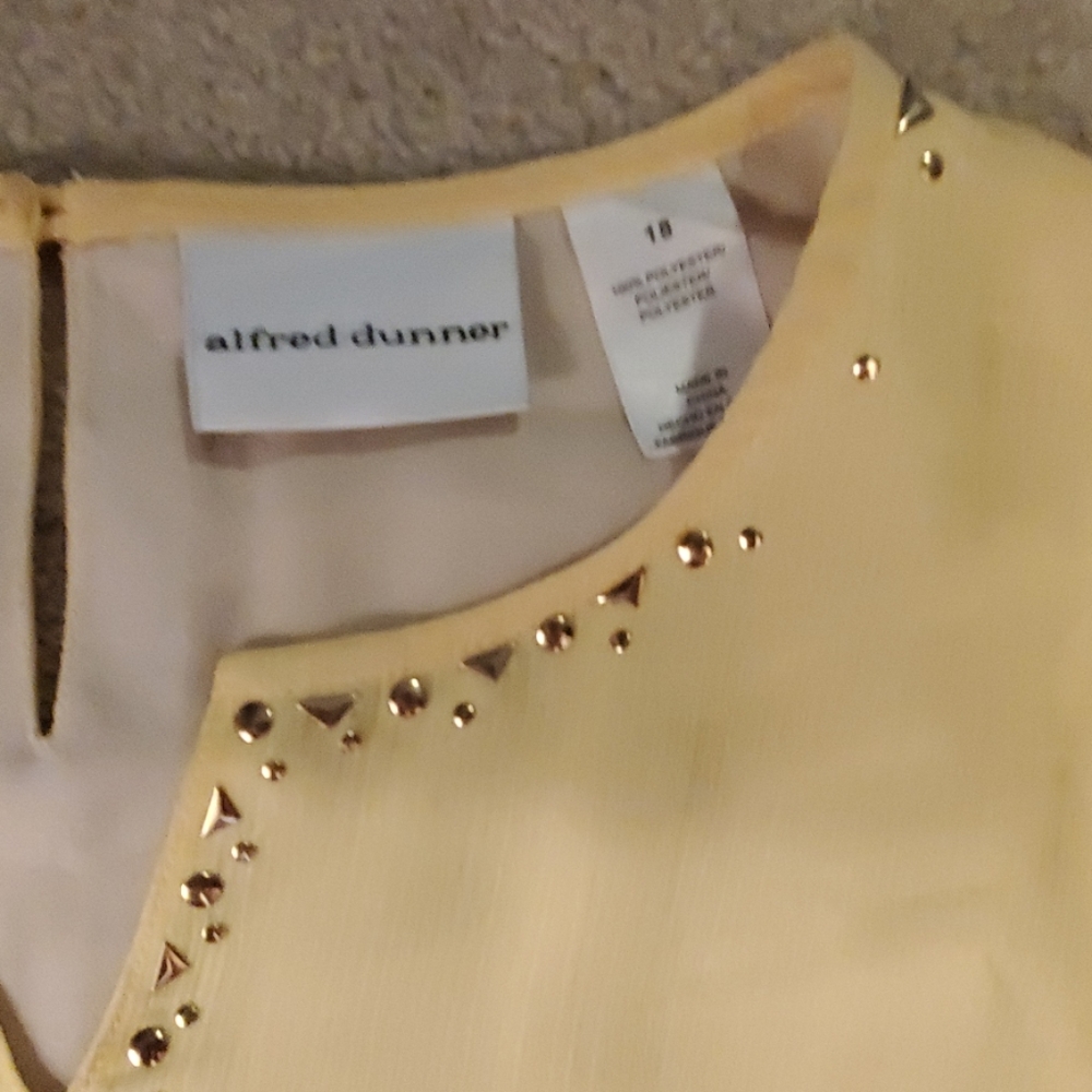 Yellow Blouse - Picture 4 of 4